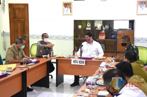 Wali Kota Kediri Abdullah Abu Bakar bersama forkopimda bahas perkembangan covid-19.(ist)
