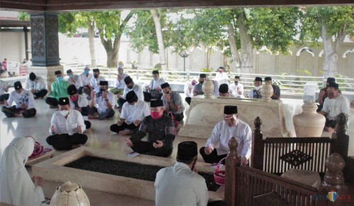 Pembacaan tahil dan yasin, salah satu rangkaian peringatan Haul Bung Karno di Kota Blitar.(Foto : Aunur Rofiq/BlitarTIMES)