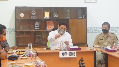 Komunitas Gantangan dan Pekerja Seni yang ada di Kota Kediri, Senin (22/6) bertempat di Balaikota Kediri. (Foto: Ist)