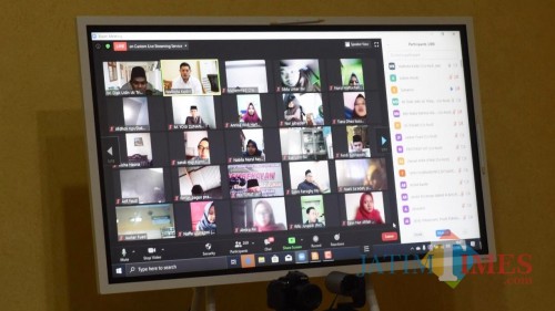 Melalui Webinar, Wali Kota Kediri ajak mahasiswa berperan aktif dalam penanganan penyebaran Covid-19. (Foto: Ist)