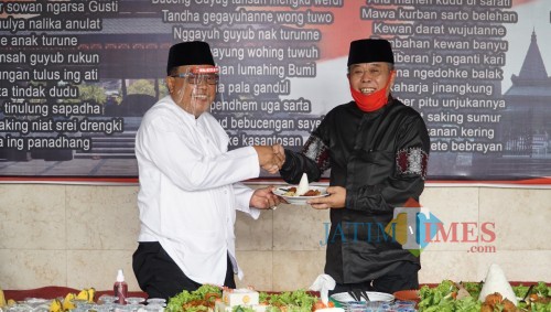 Santoso bersama Ketua DPD PDIP Jatim Kusnadi.(Foto : Aunur Rofiq/BlitarTIMES)