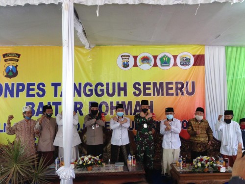 Kapolresta Malang Kota, Kombespol Leonardus Simarmata dan juga Dandim 0833, Letkol Inf Tommy Anderson saat meresmikan Ponpes Tangguh (Ist)
