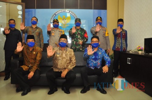 Bupati Blitar, Kepala BNNK Blitar dan Forkopimda perkuat sinergitas perang lawan narkoba. (Aunur Rofiq/BlitarTIMES)