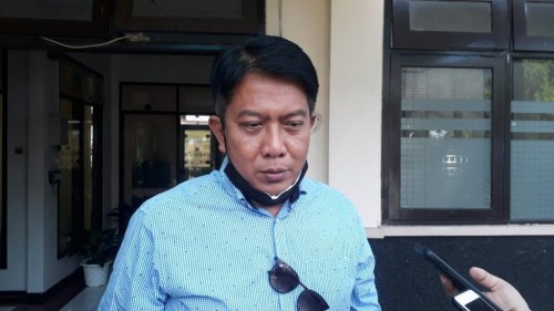 Plt Kepala Bapenda Kabupaten Malang, Made Arya Wedanthara saat menjelaskan potensi penurunan penghasilan retribusi daerah akibat pandemi covid-19.