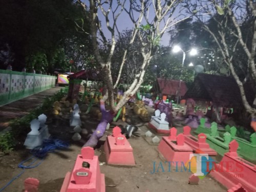 Makam Warna-Warni Kelurahan Tawangrejo, Kecamatan Kartoharjo, Kota Madiun. (Foto:Dodik MadiunTIMES)