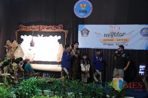 Pagelaran seni digelar BNN Kab Blitar dalam rangka puncak peringatan HANI 2020.(Foto : Aunur Rofiq/BlitarTIMES)