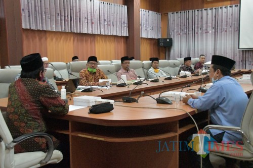 Wakil Bupati Jember Drs. KH. A. Muqit Arief saat bertemu dengan Dewan Pendidikan Kabupaten Jember (foto : Diskominfo / Jatim TIMES)