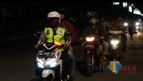 Puluhan remaja digelandang ke Mapolres Blitar Kota karena tak patuh protokol kesehatan dan langgar tata tertib lalu lintas.