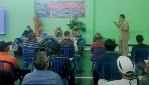 Kabid Cipta Karya Bambang Nugroho saat memberikan sosialisasi mengenai saluran IPAL di Kelurahan Madypuro. (Cipta Karya)