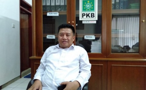 Sekretaris DPC PKB Kabupaten Malang, Muslimin ketika dikonfirmasi awak media di ruangan kerjanya. (Foto: Istimewa)