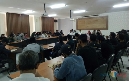 Suasana audiensi pimpinan UIN Malang dengan para mahasiswa. (Foto: Ima/MalangTIMES)