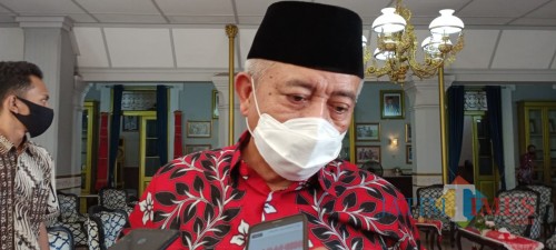 Bupati Malang HM Sanusi saat menjelaskan langkah konkrit guna mengantisipasi masifnya penularan covid-19