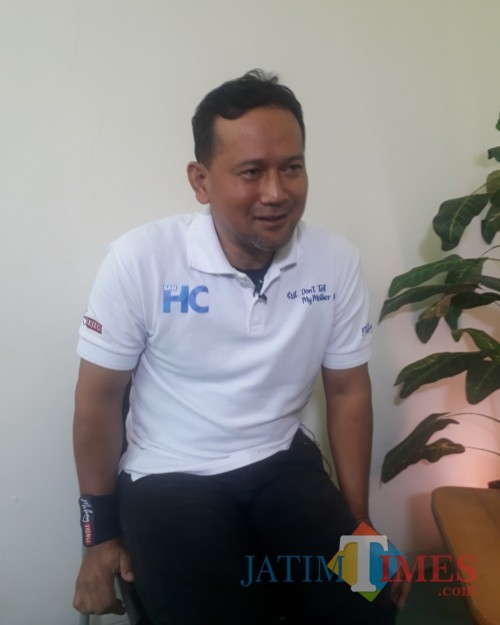 Heri Cahyono atau yang akrab disapa Sam HC saat berada dalam acara Times Talk di Studio MalangTimes, Jumat (3/7/2020). (Foto: Tubagus Achmad/MalangTimes)