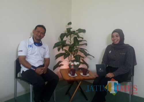 Heri Cahyono atau yang akrab disapa Sam HC saat dalam acara Times Talk di Studio Malang Times, Jumat (3/7/2020). (Foto: Tubagus Achmad/MalangTimes)