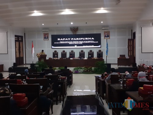 Suasana rapat paripurna di Kantor DPRD Kota Malang. (Arifina Cahyanti Firdausi/MalangTIMES).