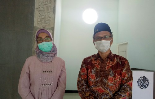 (dari kiri) Dekan FKIK UIN Malang Dr dr Yuyun Yueniwati Prabowowati Wadjib M Kes SpRad(K) dan Rektor UIN Malang Prof Dr Abdul Haris MAg. (Foto: Ima/MalangTIMES)