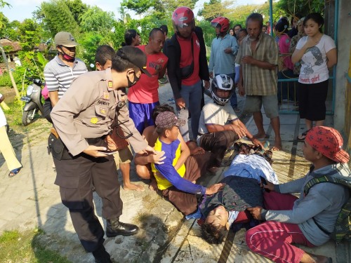 korban sesaat setelah dievakuasi dari sungai (ist)