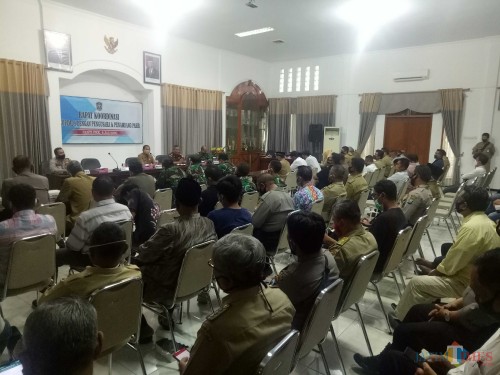 Pertemuan Bupati Lumajang dengan pengusaha tambang Lumajang (Foto : Moch. R. Abdul Fatah / Jatim TIMES)