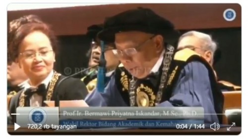 Momen wisuda (Foto: Twitter @kiko__art)