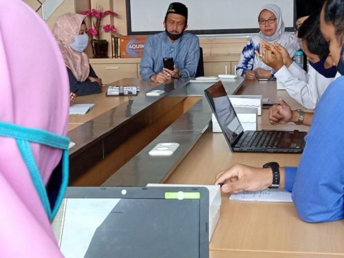 Pengarahan dari Wakil Rektor Bidang Akademik UIN Malang, Prof Dr H M Zainuddin MA kepada pengelola jurnal. (Foto: istimewa)