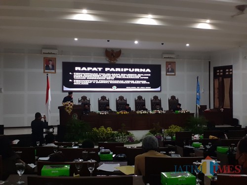 Suasana rapat paripurna di Kantor DPRD Kota Malang, Rabu (8/7). (Arifina Cahyanti Firdausi/MalangTIMES).