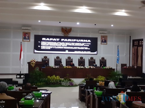 Suasana Rapat Paripurna Di Kantor DPRD Kota Malang, Rabu (8/7). (Arifina Cahyanti Firdausi/MalangTIMES).