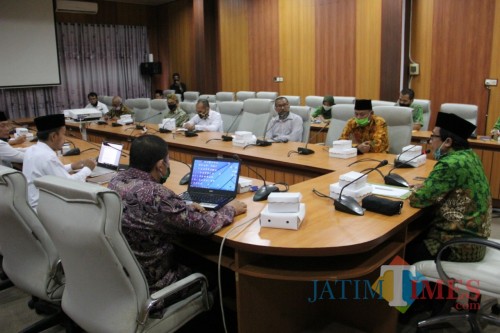 Wakil Bupati Jember Drs. KH. A. Muqit Arief saat bertemu dengan Dewan Pendidikan Kabupaten Jember (foto : diskominfo / Jatim TIMES)