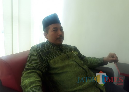 Umar Usman saat disela-sela acara Times Talk di Studio MalangTimes, Rabu (1/7/2020). (Foto: Tubagus Achmad/MalangTimes)