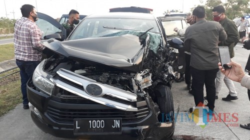 Mobil ajudan kapolda yang mengalami kecelakaan