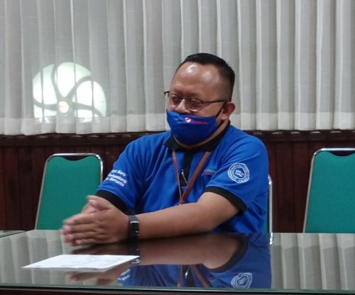 Staf Umum Pabrik Gula (PG) Krebet Baru, Dimas Seloprabowo saat ditemui oleh awak media, Sabtu (11/7/2020). (Istimewa)