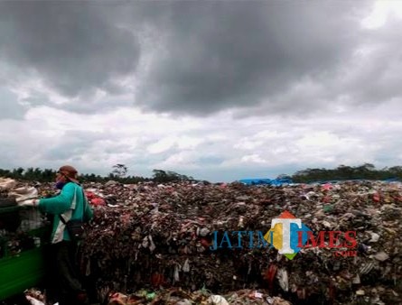 Tumpukan sampah yang ada di TPA Talangagung, Kepanjen, Kabupaten Malang. (Foto: Dok. JatimTimes)