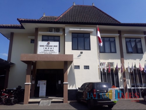 Kondisi Kantor KPU Kabupaten Malang yang bersebalahan di Komplek DPRD Kabupaten Malang, Rabu (24/6/2020). (Foto: Tubagus Achmad/MalangTimes)