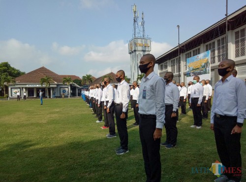 Siswa baru SMAN Taruna Nala Jatim saat pembukaan MPLS dan MPLA di Lanal Malang. (Foto: Ima/MalangTIMES)