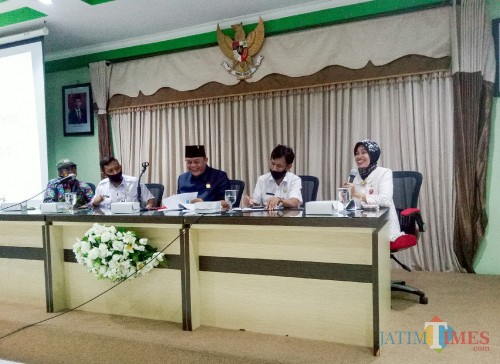 Focus Group Discussion (FGD) tentang Pelestarian dan Pengelolaan Cagar Budaya di Aula Dinas Pendidikan dan Kebudayaan (Disdikbud) Kota Malang (Foto: Ima/ MalangTIMES)