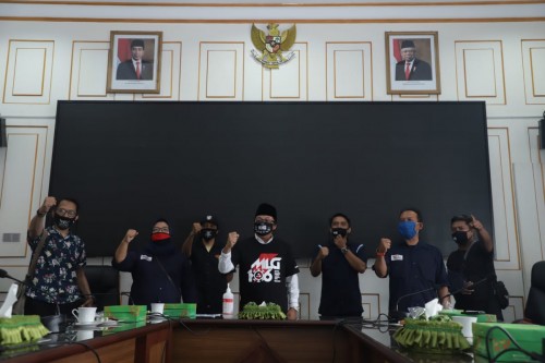 Wali Kota Malang Sutiaji (tengah) usai pertemuan denganMalang Musik Bersatu Indonesia (MMBI) Kota Malang (Humas Pemkot Malang).