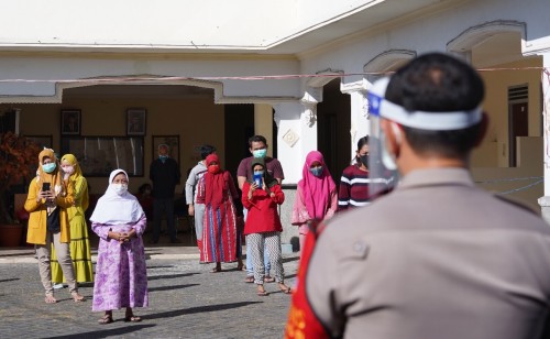 Pasien konfirm positif yang sudah sembuh di shelter Hotel Mutiara Baru, Jumat (17/7/2020). (Foto: Humas Pemkot Batu)
