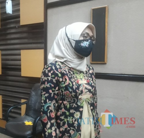 Ketua KPU Kabupaten Malang, Anis Suhartini saat dikonfirmasi awak media di Gedung DPRD Kabupaten Malang, Selasa (21/7/2020) (Foto: Tubagus Achmad/ MalangTIMES)