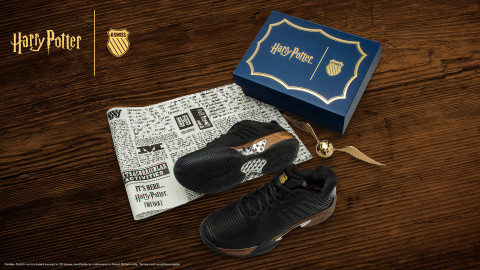 Sepatu Harry Potter x K-Swiss Firebolt Hypercourt Express. (Foto: WizardingWorld).