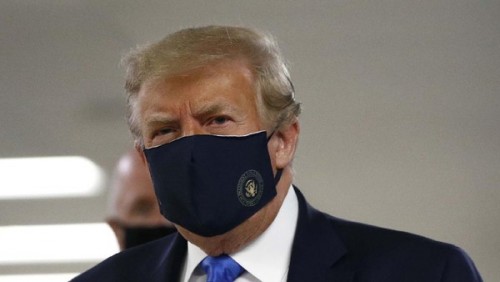 Presiden Amerika Serikat Donald Trump saat hadir di hadapan publuk dengan menggunakan masker secara perdana. (Foto: AP/Patrick Semansky)