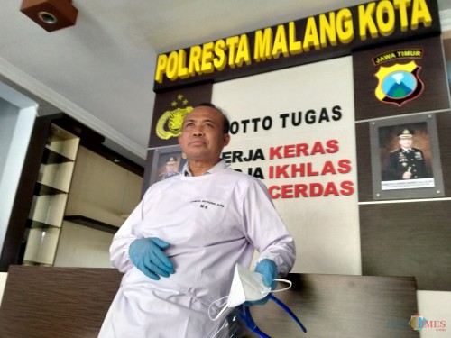Kasat Intel Polresta Malang Kota Kompol Sutiono yang seringkali melakukan pengawalan dan pemakaman pasien ODP maupaun PDP (Doc MalangTIMES)
