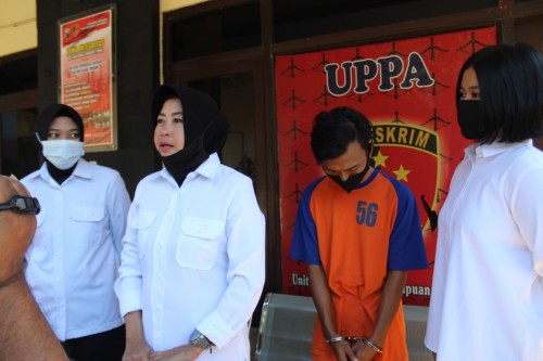 Kanit PPA Satreskrim Polres Jombang Iptu Dwi Retno Suharti saat pers rilis. (Istimewa)