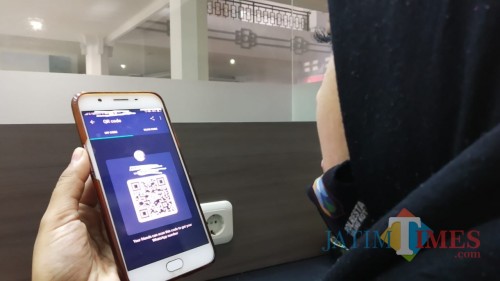 Ilustrasi pembayaran menggunakan barcode. (Pipit Anggraeni/MalangTIMES).