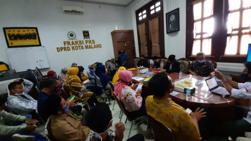 Warga sampaikan aspirasi di Hari aspirasi fraksi PKS DPRD Kota Malang. (Foto: Dokumentasi Fraksi PKS)