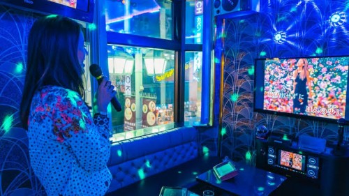 Ilustrasi di dalam ruangan tempat karaoke. (Foto: k-magazine.com)