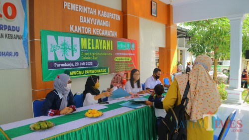 Ketua PC LKKNU Banyuwangi Ana Aniati, lakukan pendampingan pelayanan di Kecamatan Purwoharjo