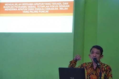 Ustadz Fahruddin Faiz di masjid Sudirman Yogyakarta, (sumber: facebook fahruddin faiz)
