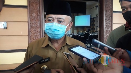 Bupati Malang, HM Sanusi saat membahas terkait opsi mutasi terhadap pejabat pemerintahan di Kabupaten Malang yang dianggap gagal menangani covid-19 (Foto : Dokumen MalangTIMES)