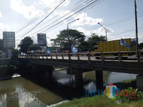 Jembatan Lembu Peteng yang menghubungkan jalan Patimura dan Soekarno hatta (Joko Pramono for Jatim TIMES)
