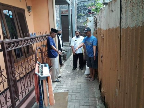 Petugas seksi Amalsda saat melakukan survey perencaan pembuatan IPAL di Kelurahan Pisang Candi (Ist)