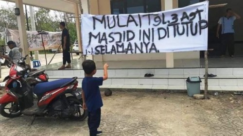 Masjid di Pangkalpindang ditutup (Foto: Suara.com)